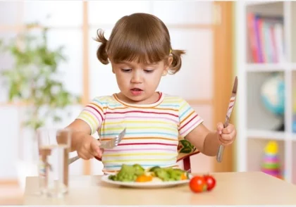 آیا کودک به اندازه کافی غذا می‌خورد